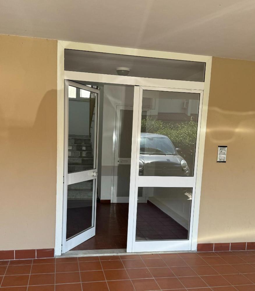Ferienwohnung Bellissima Stanza Con Parcheggio Gratuito Cinquale Exterior foto